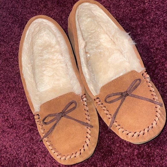 Slippers/Shoes - Picture 1 of 3